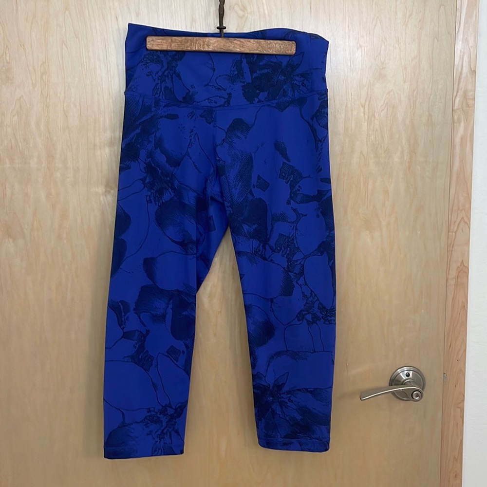 Old Navy Women’s Cropped Go Dry Active Leggings